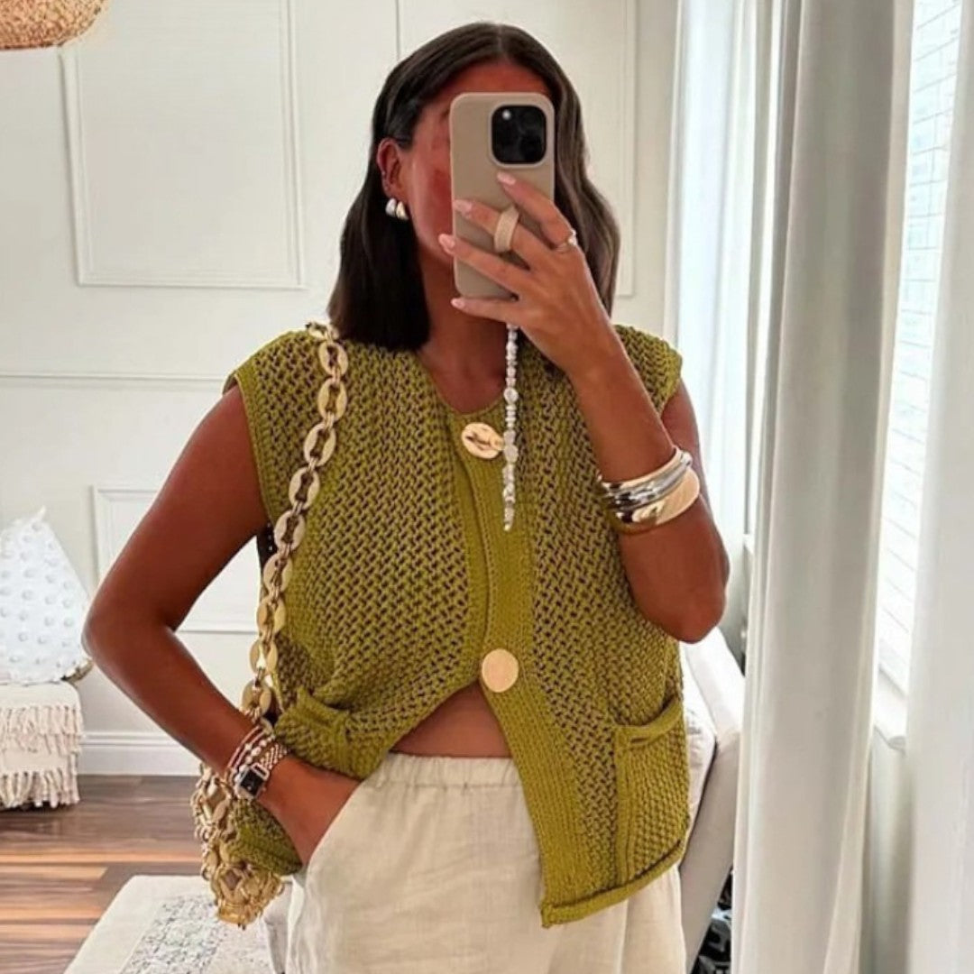 Gilet en Maille – Style Anglais à Boutons Dorés