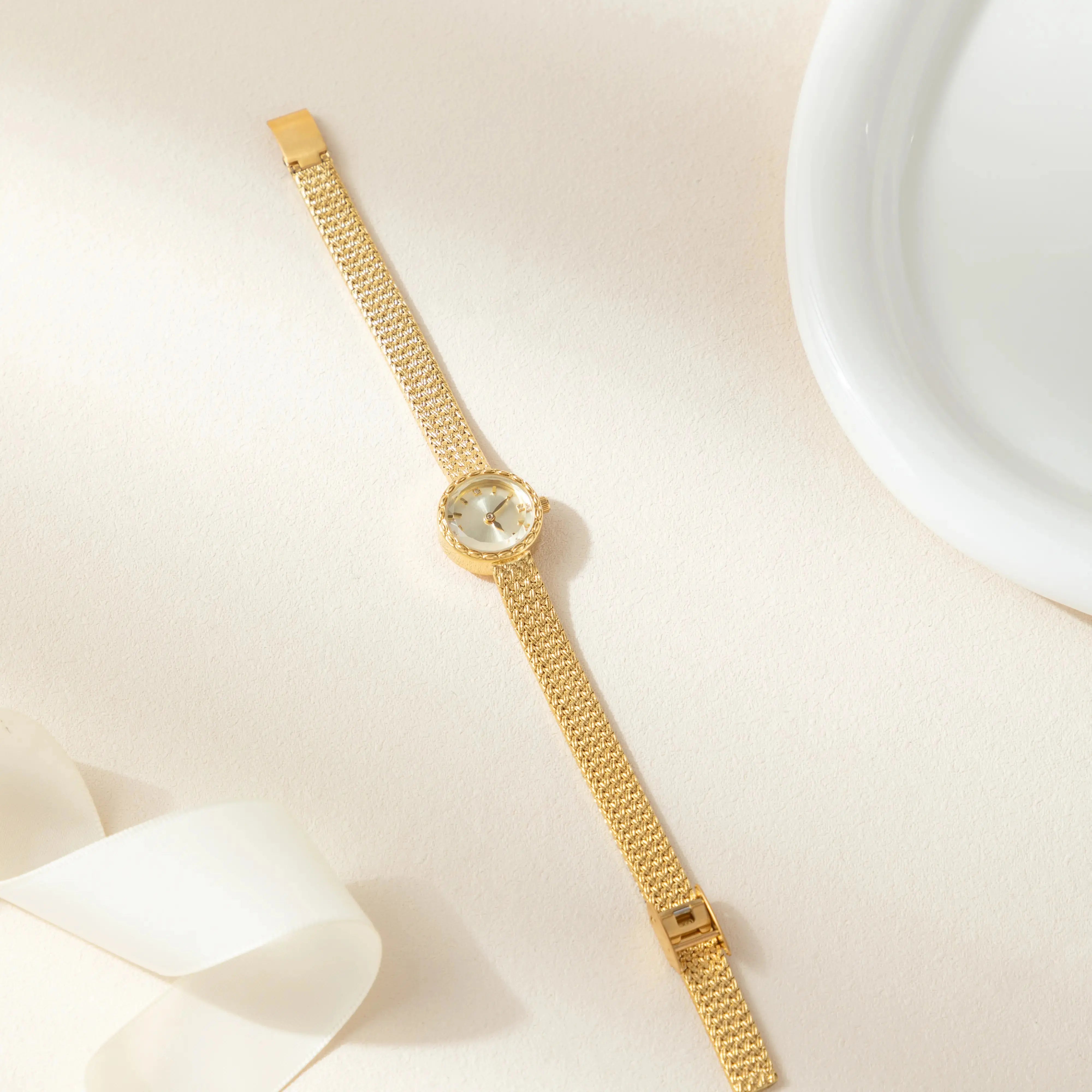 Horloge "Regina" – Minimalistisch Klassiek