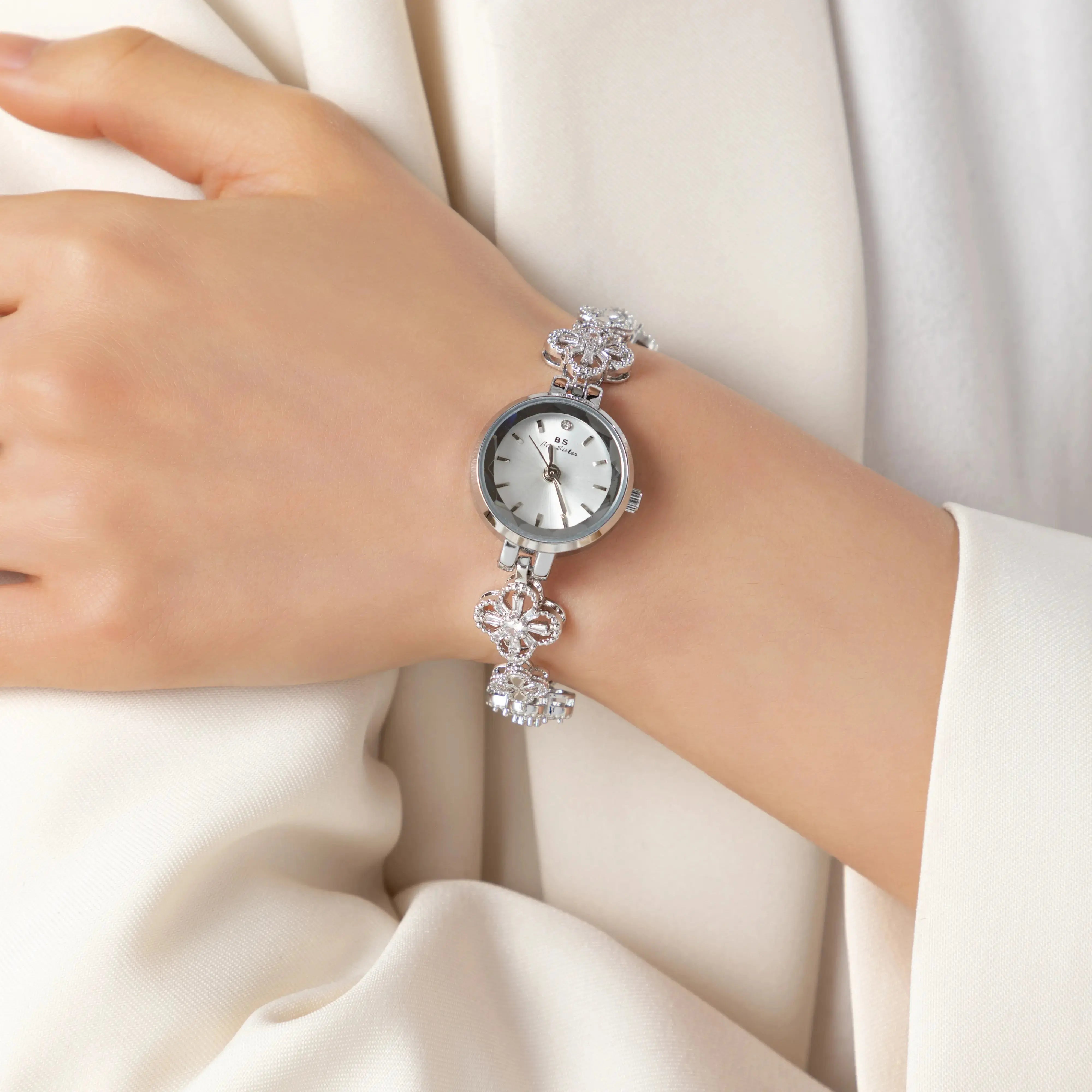 Juweelhorloge – Ronde Details in Goud of Zilver