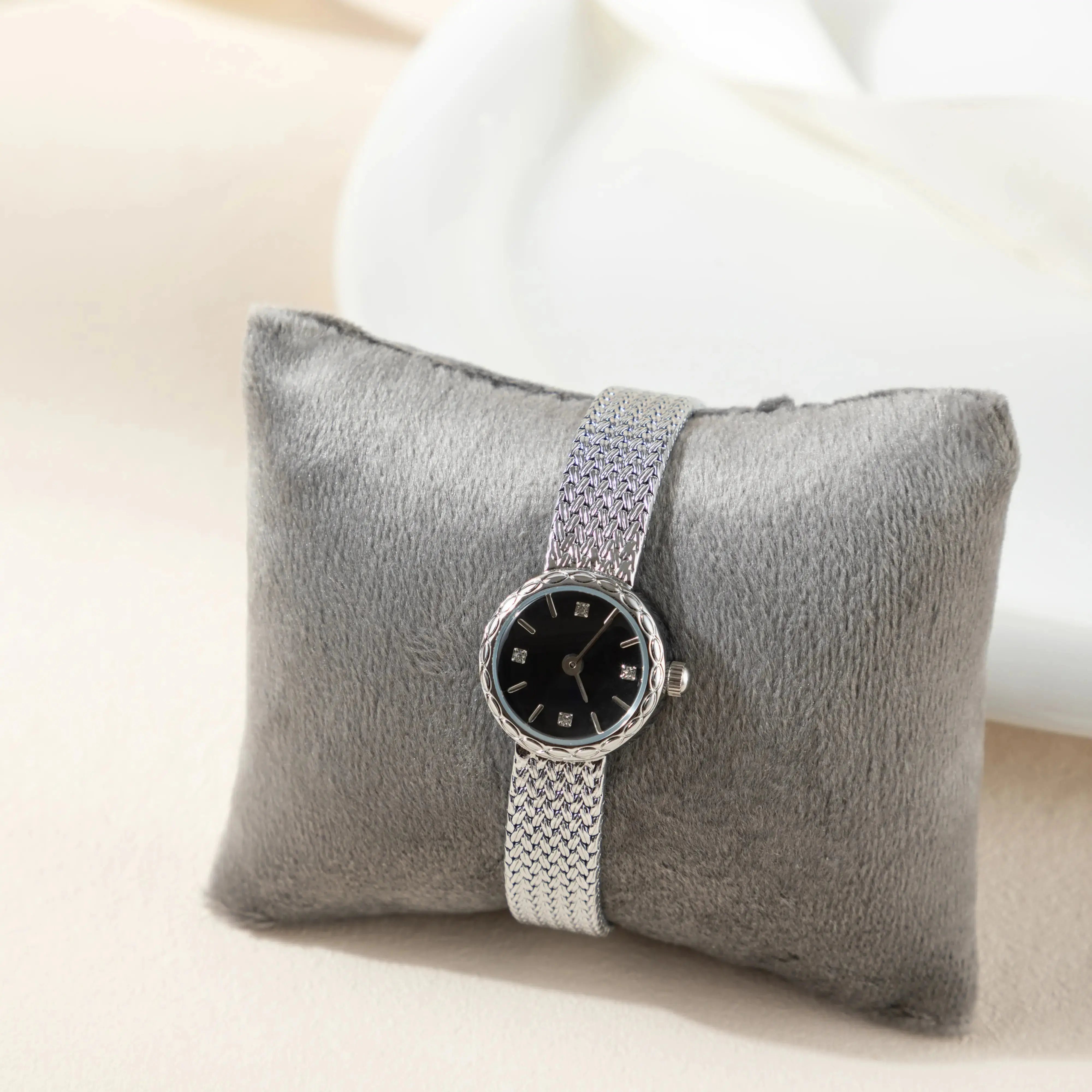 Horloge "Regina" – Minimalistisch Klassiek