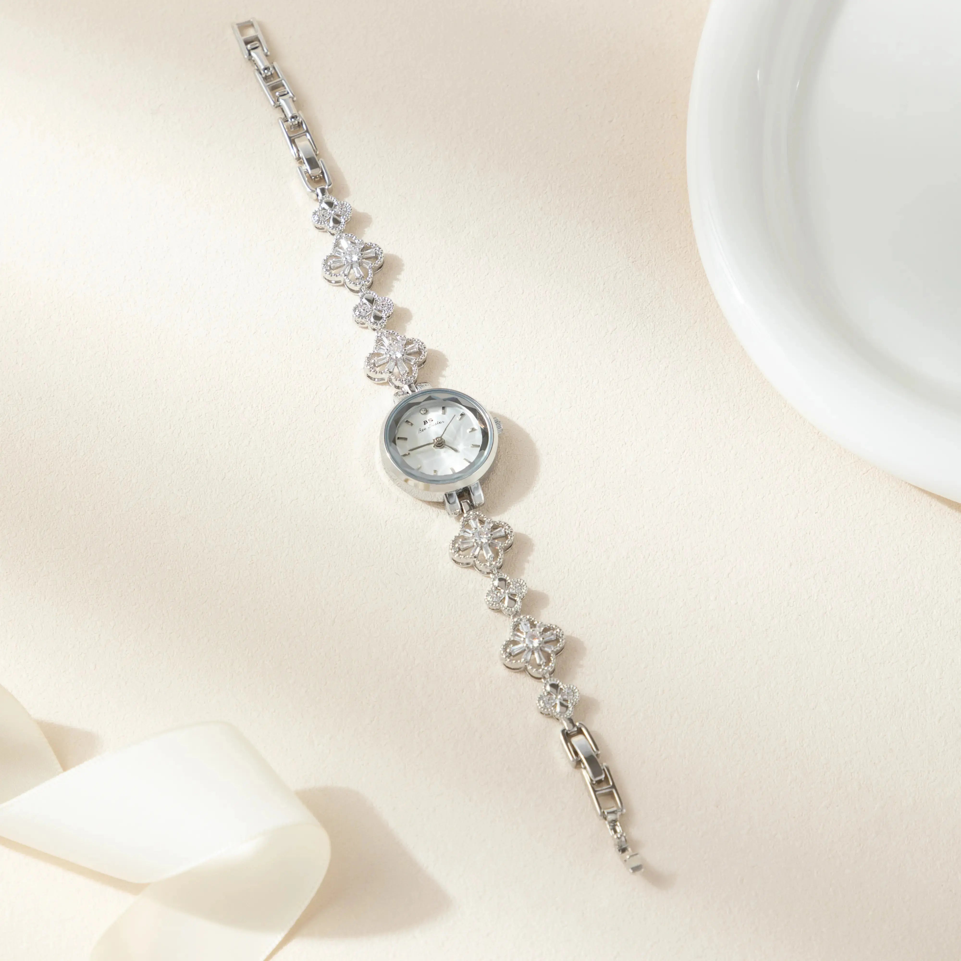 Juweelhorloge – Ronde Details in Goud of Zilver