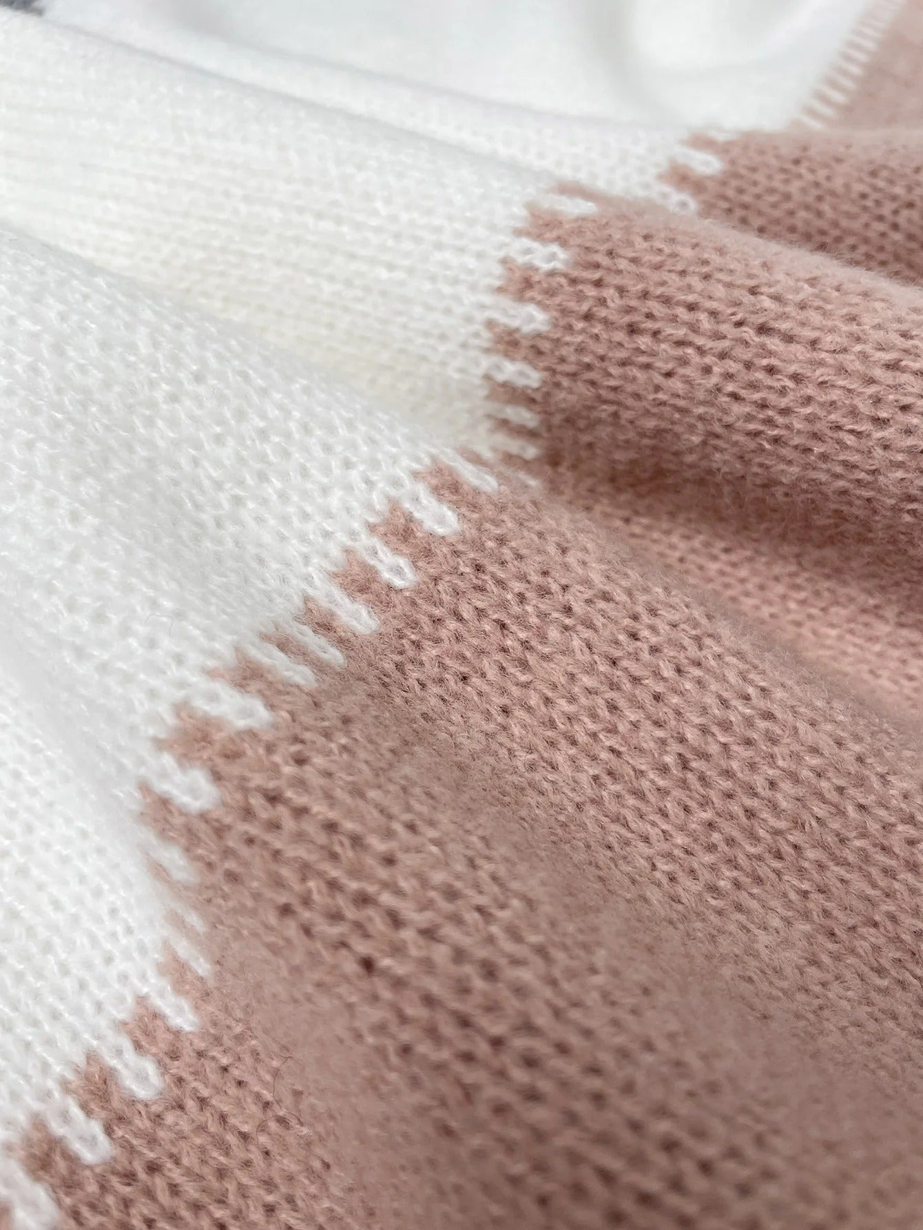 Trui "Sophie" – Gebreid met Speels Patroon