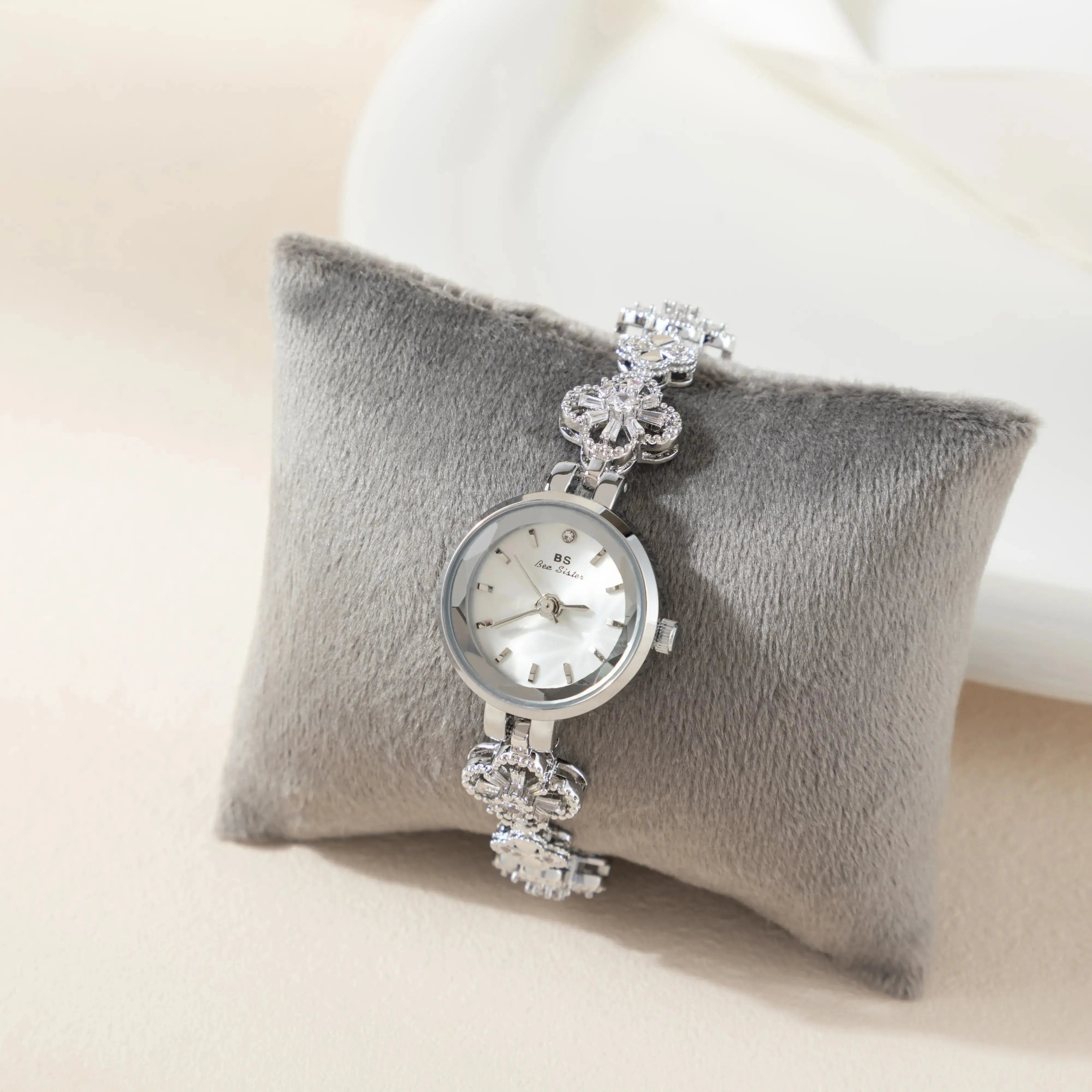 Juweelhorloge – Ronde Details in Goud of Zilver