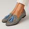 Mocassins "Pia" – Imprimé animal à pompons bleus