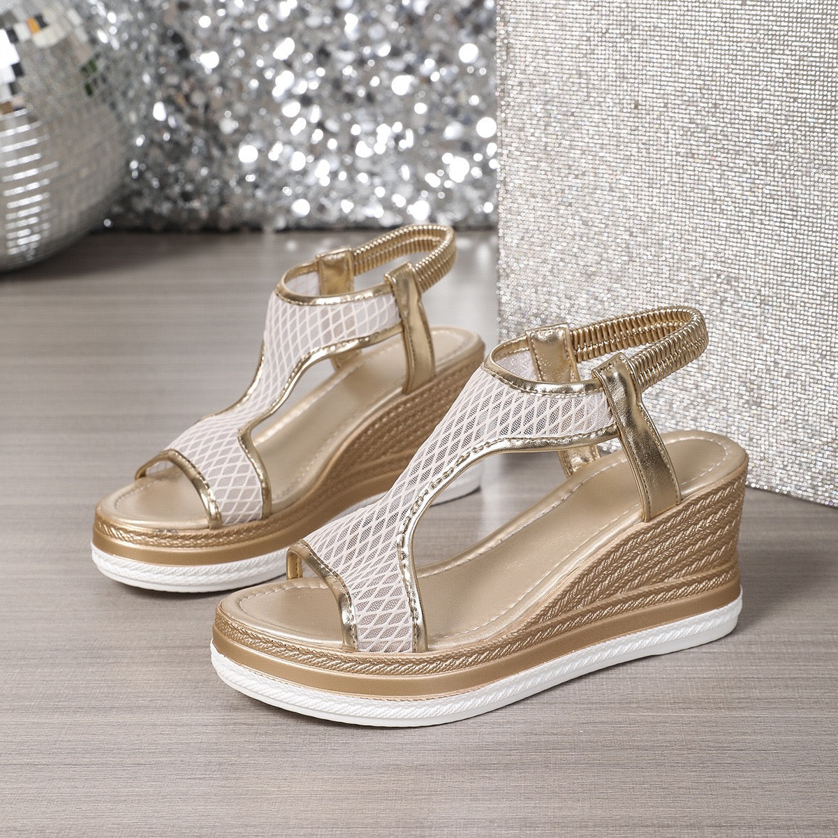 Sandales compensées "Marie-Luise" – Mesh & verni