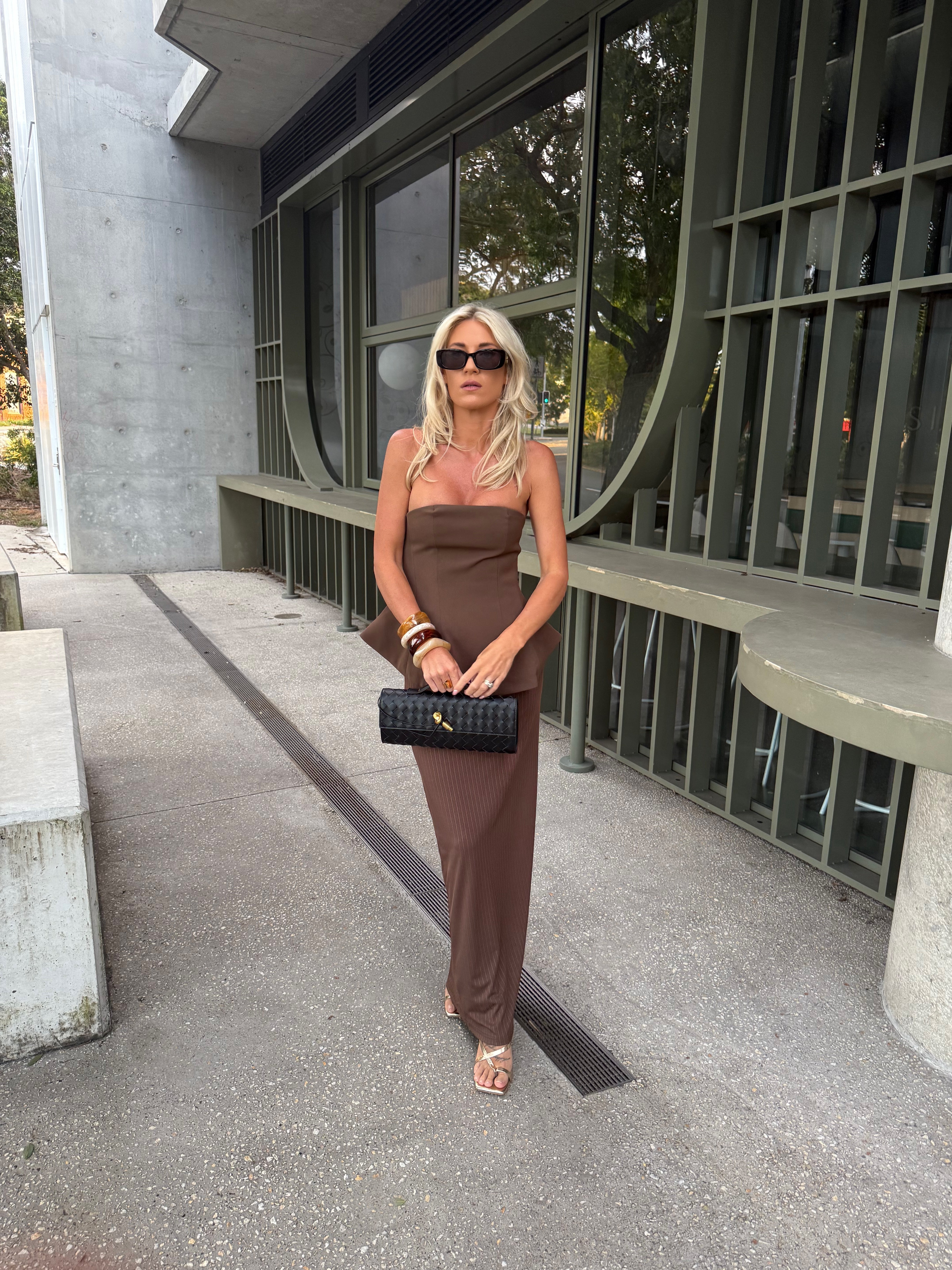 Strapless Maxikleed "Rosa" – Peplum & Ribrok