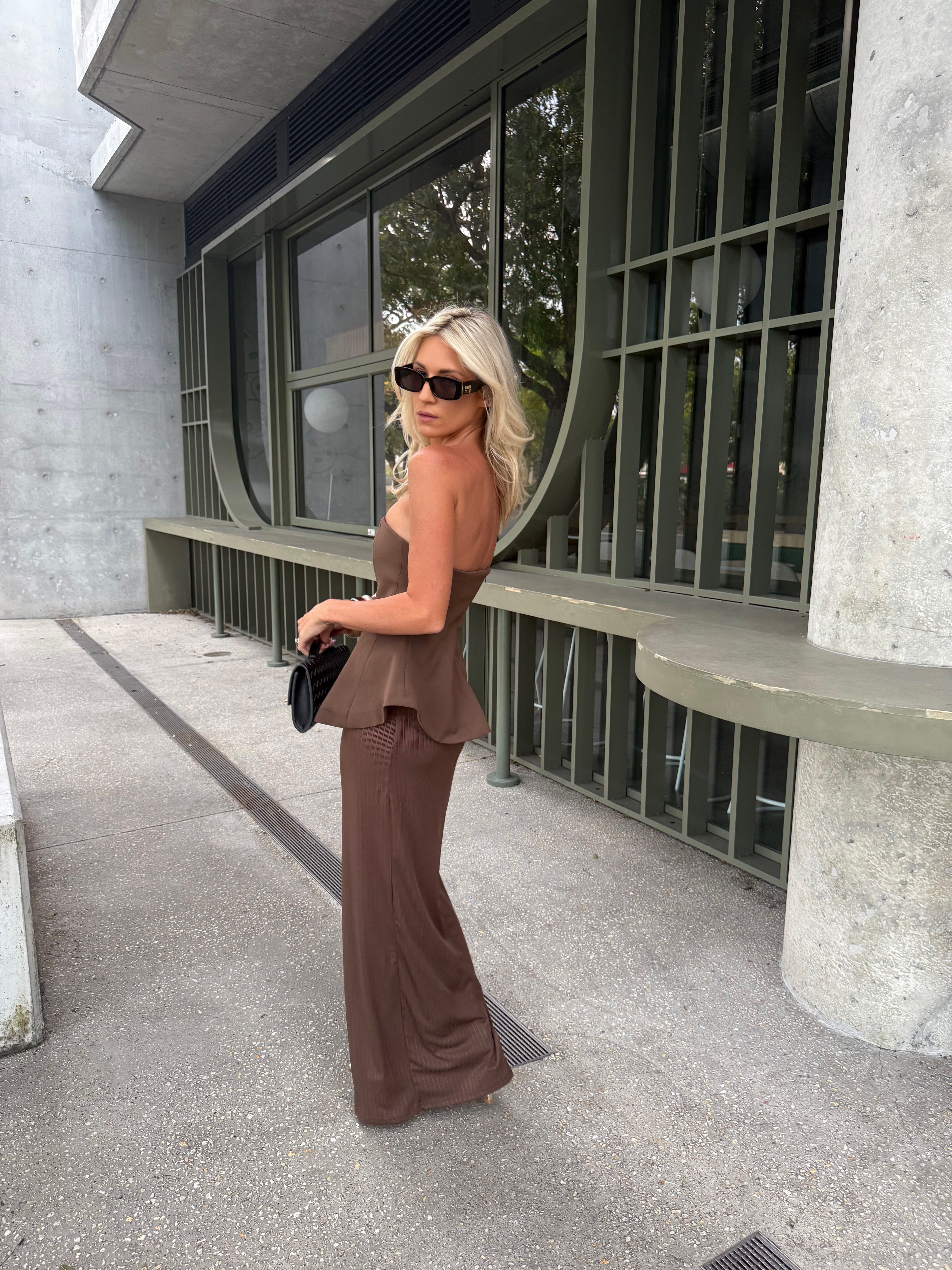 Strapless Maxikleed "Rosa" – Peplum & Ribrok
