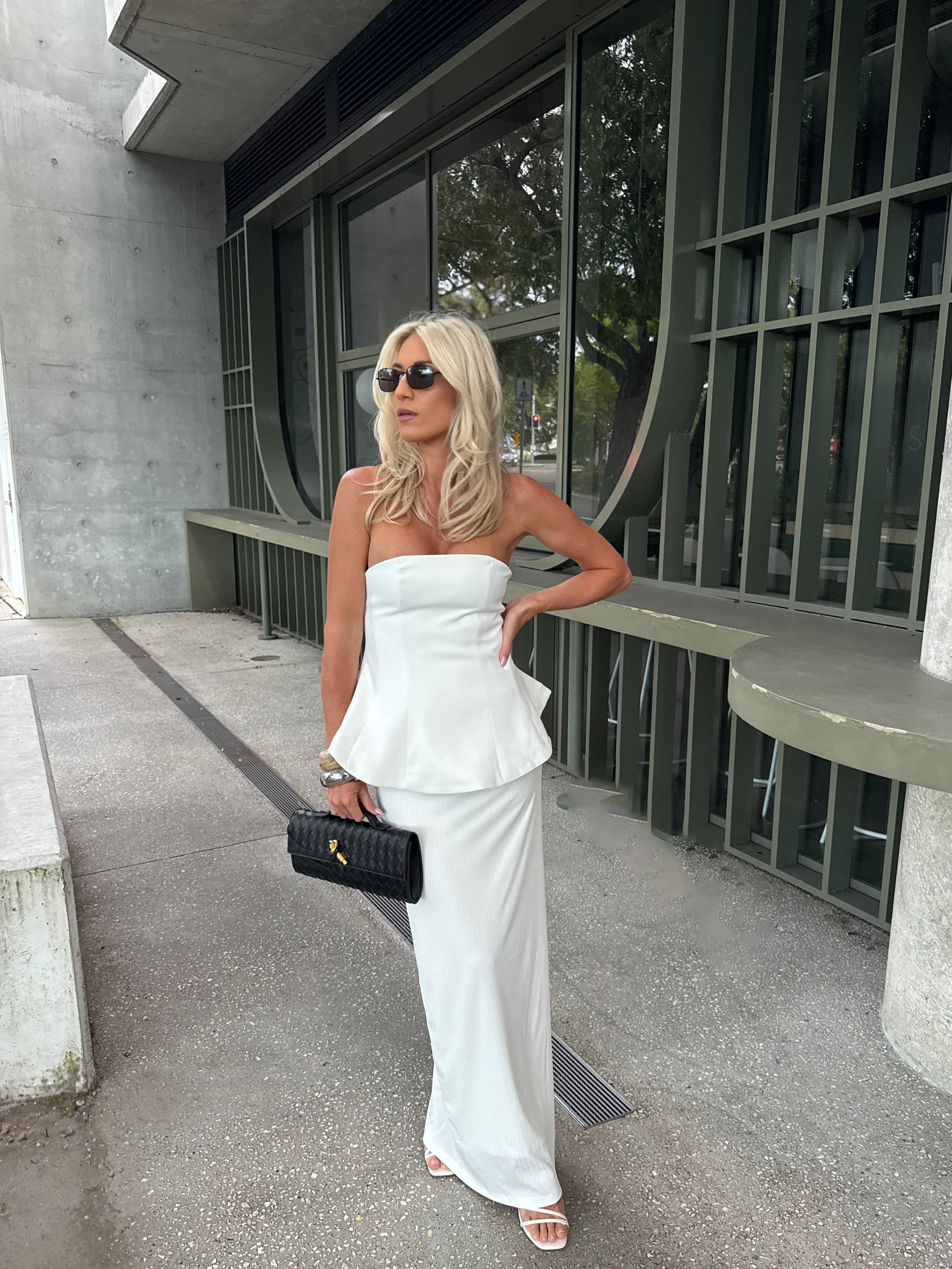 Strapless Maxikleed "Rosa" – Peplum & Ribrok