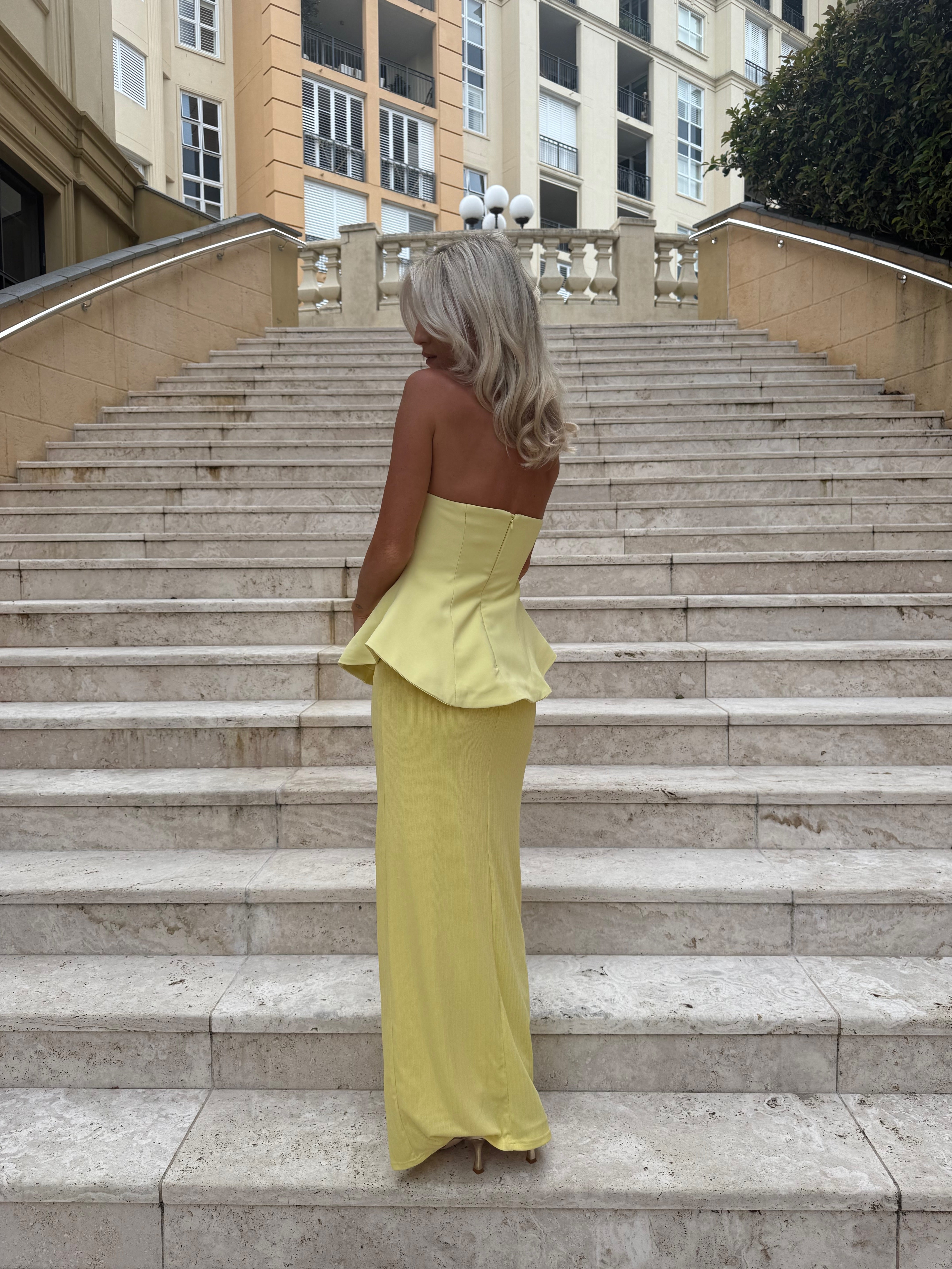 Strapless Maxikleed "Rosa" – Peplum & Ribrok