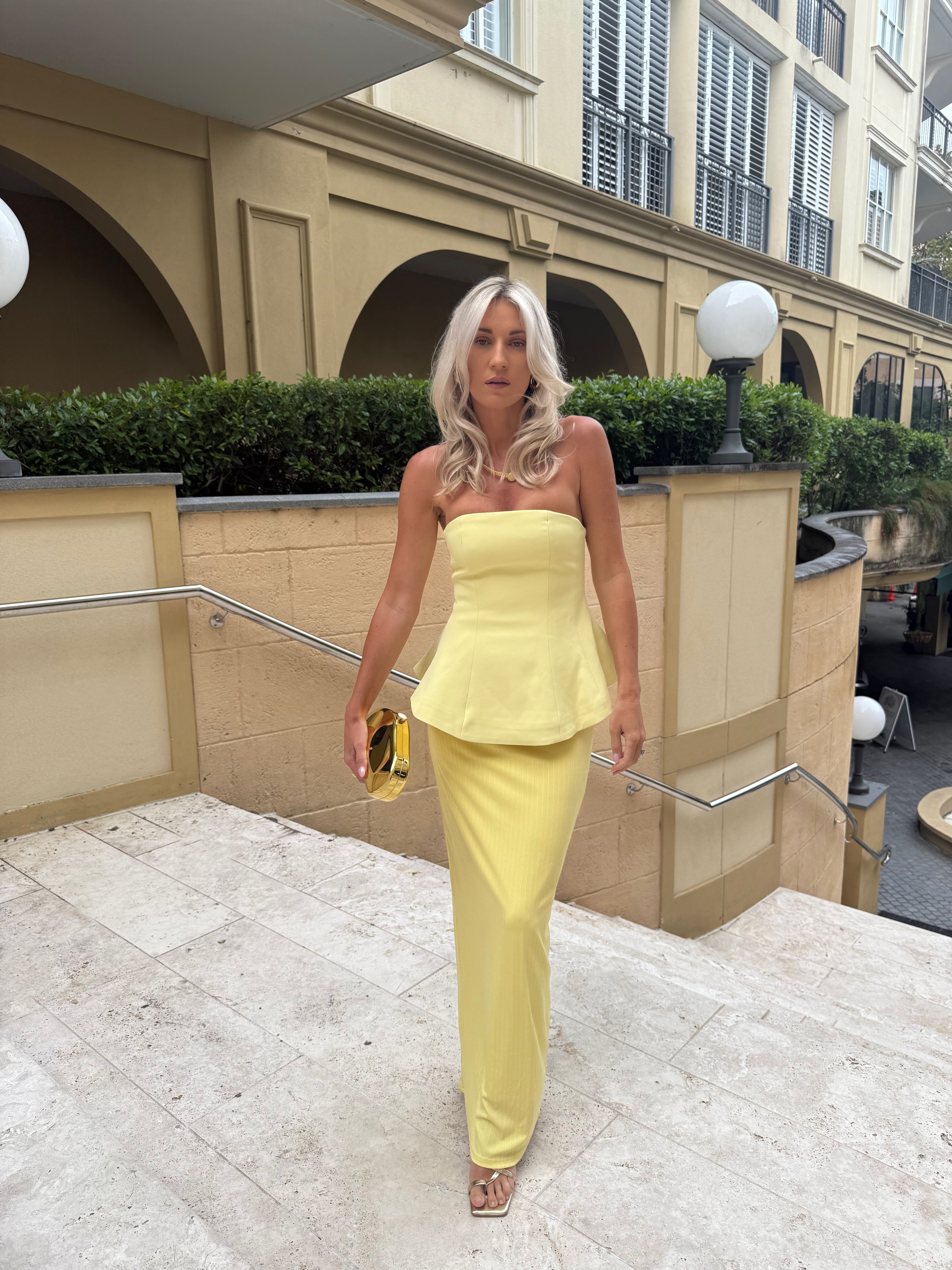 Strapless Maxikleed "Rosa" – Peplum & Ribrok