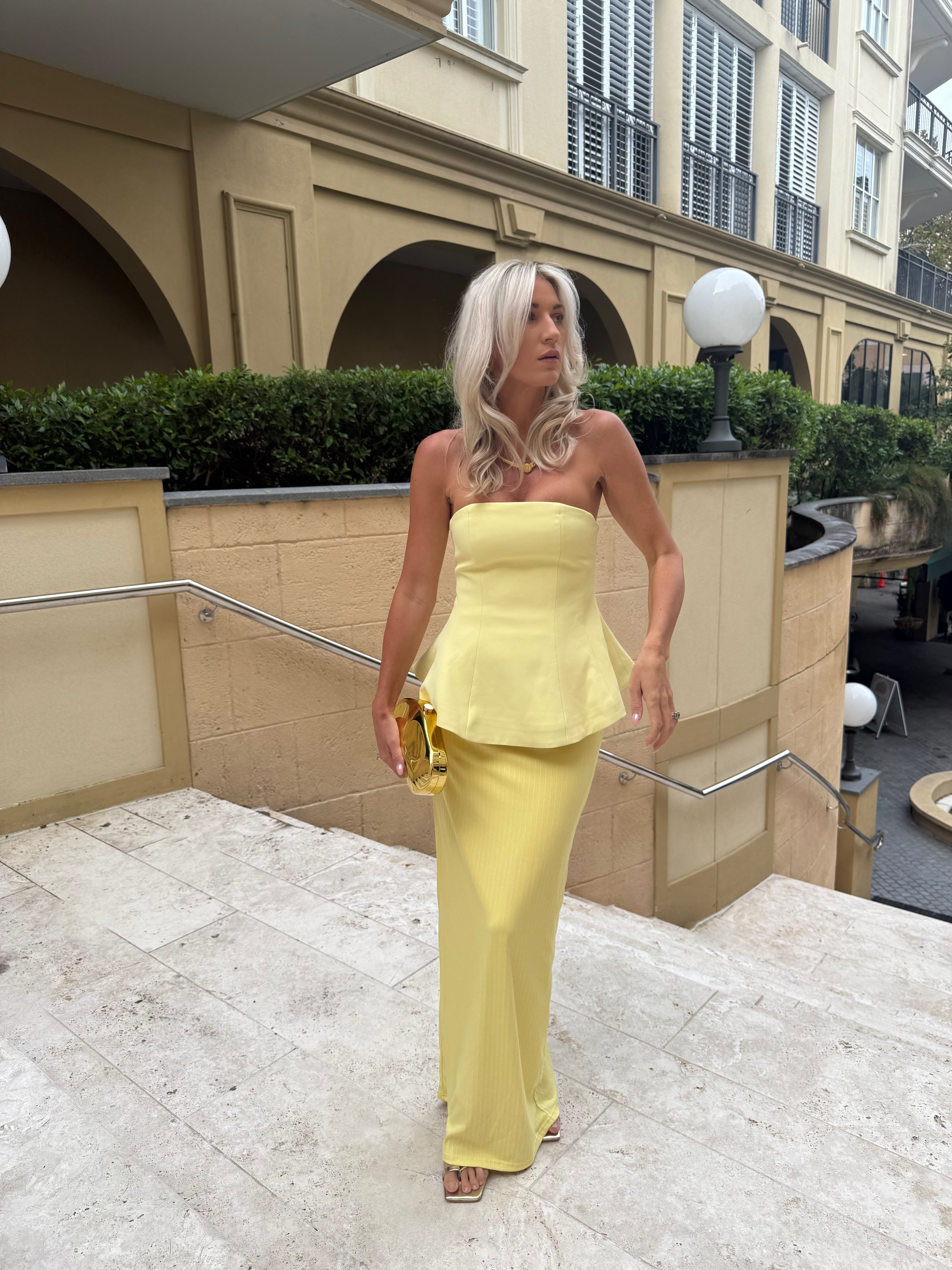 Strapless Maxikleed "Rosa" – Peplum & Ribrok