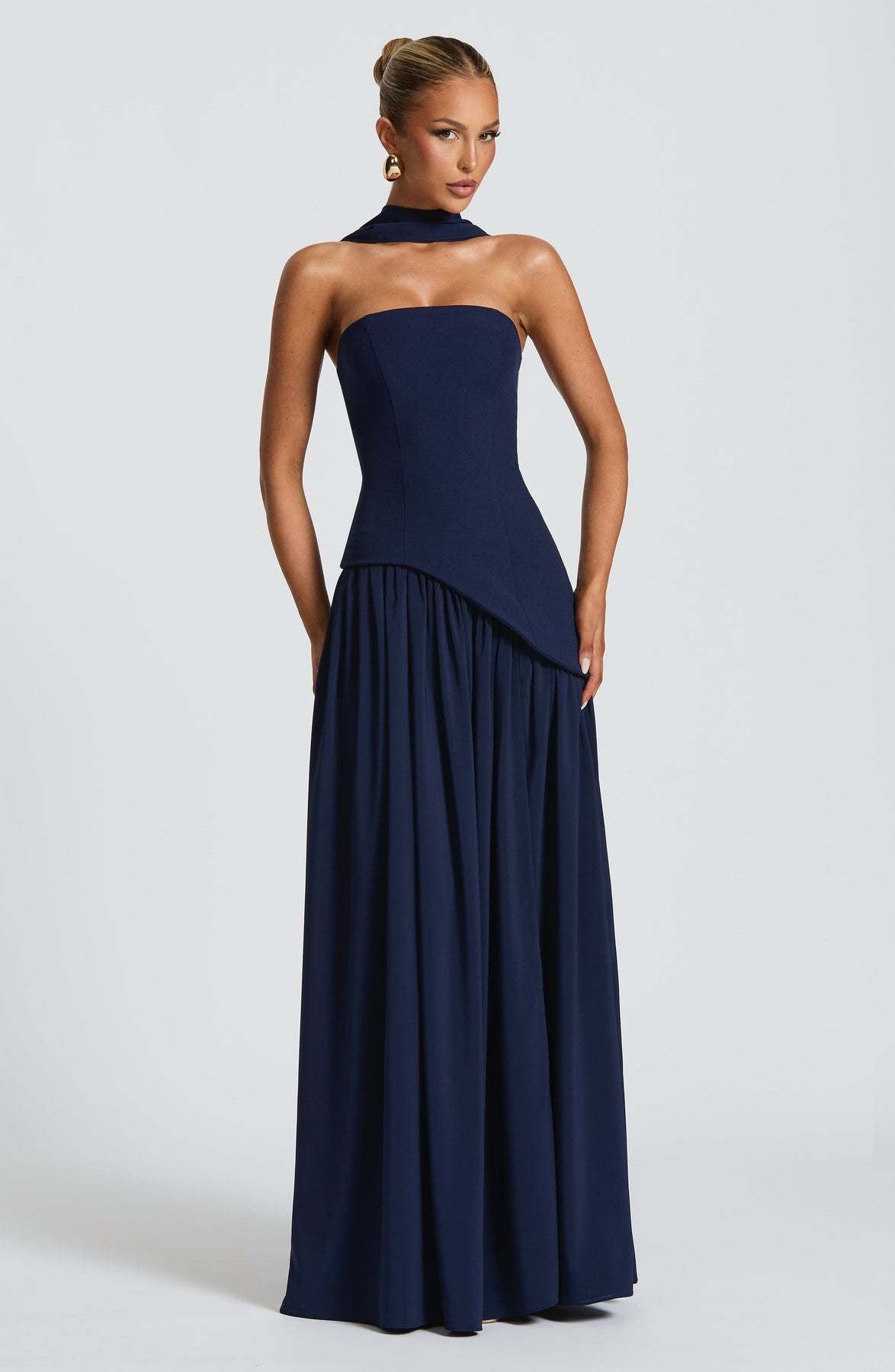 Robe longue asymétrique "Anna" – Avec écharpe