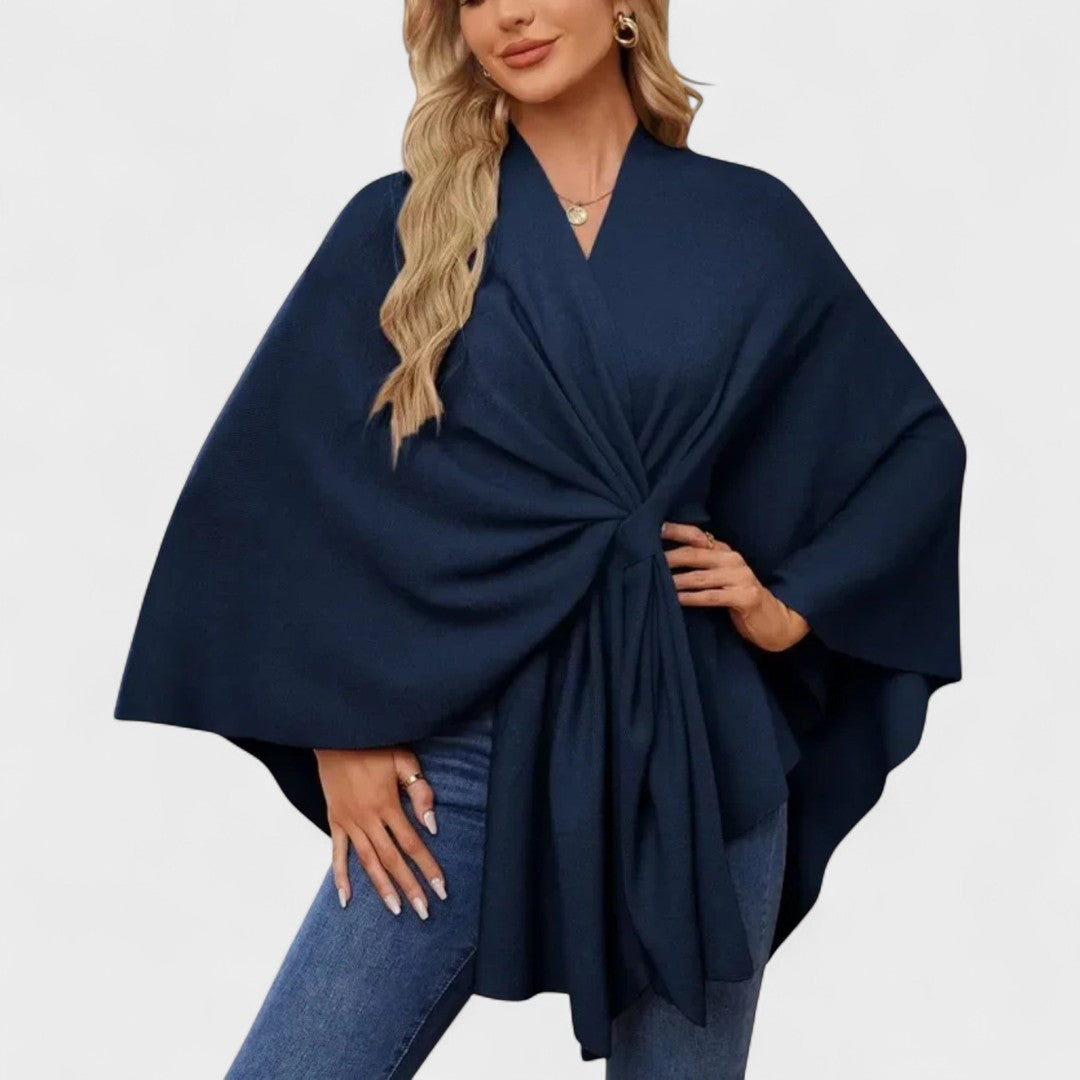Poncho "Marlene" – Chic met Knoopdetail