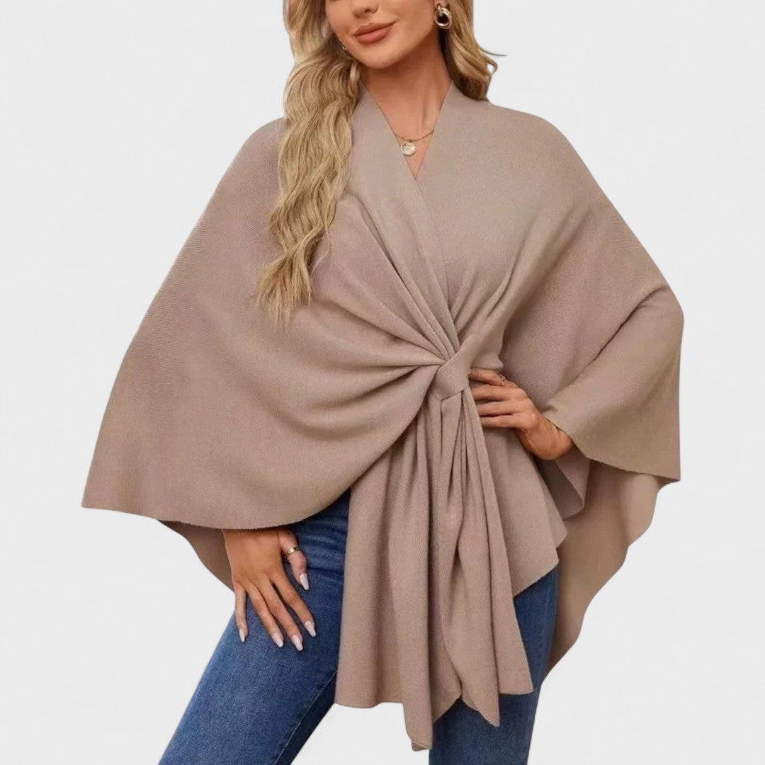 Poncho "Marlene" – Chic met Knoopdetail