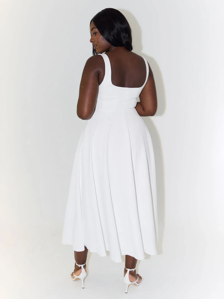 Robe "Anja" – Encolure Carrée & Jupe Évasée