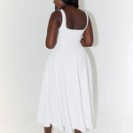 Robe "Anja" – Encolure Carrée & Jupe Évasée
