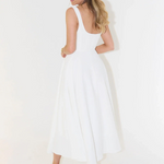 Robe "Anja" – Encolure Carrée & Jupe Évasée
