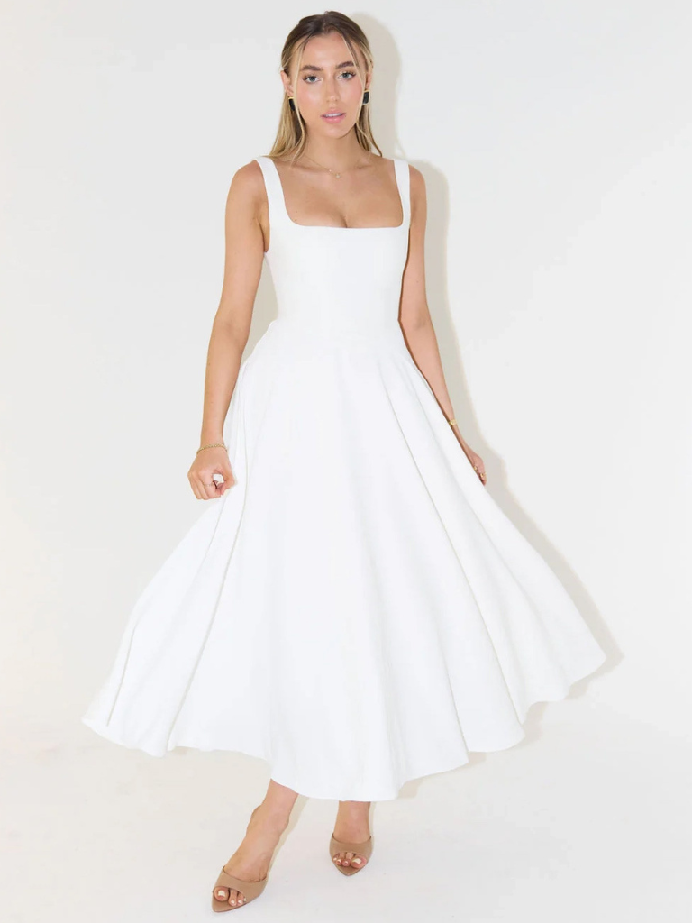 Robe "Anja" – Encolure Carrée & Jupe Évasée