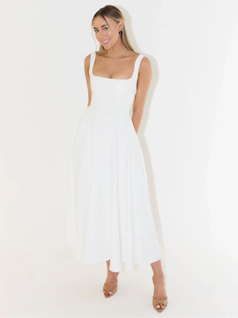 Robe "Anja" – Encolure Carrée & Jupe Évasée