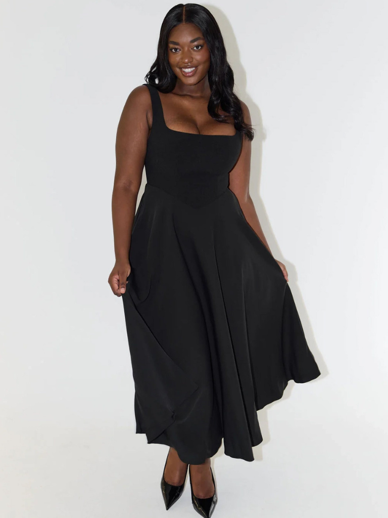 Robe "Anja" – Encolure Carrée & Jupe Évasée