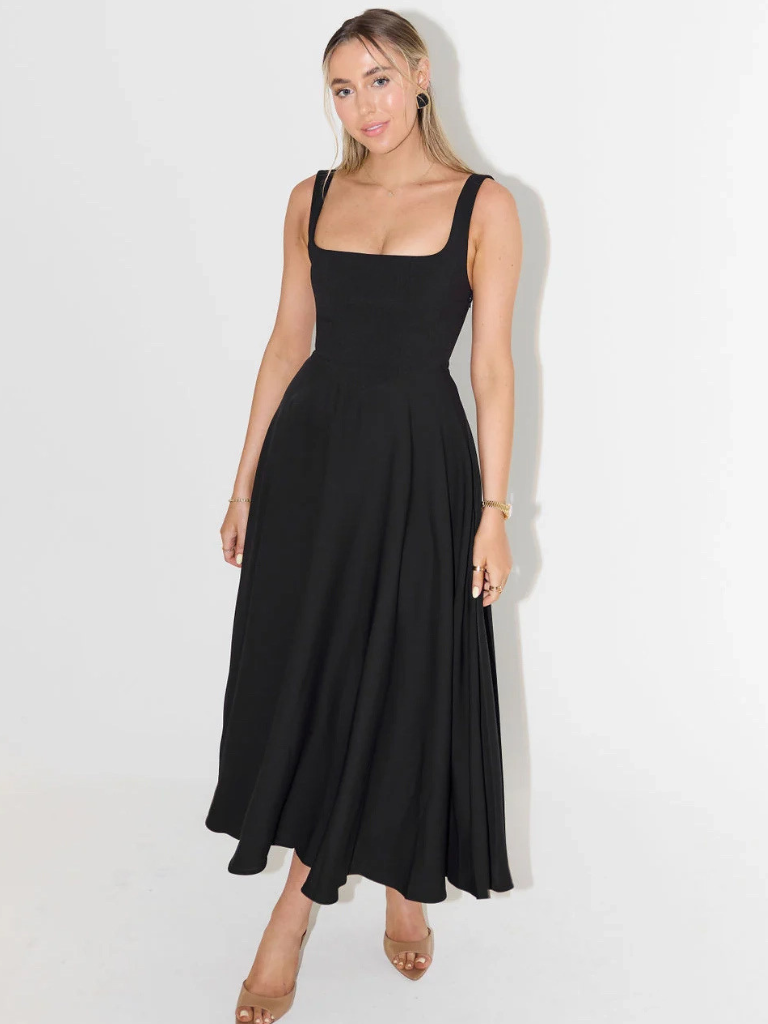Robe "Anja" – Encolure Carrée & Jupe Évasée