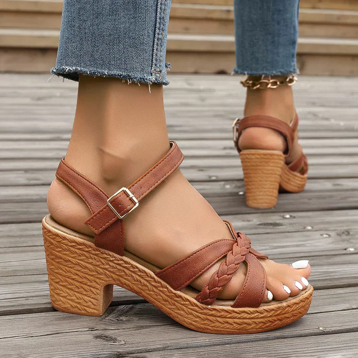 Blokhaksandalen "Edith" – Gevlochten Riempjes