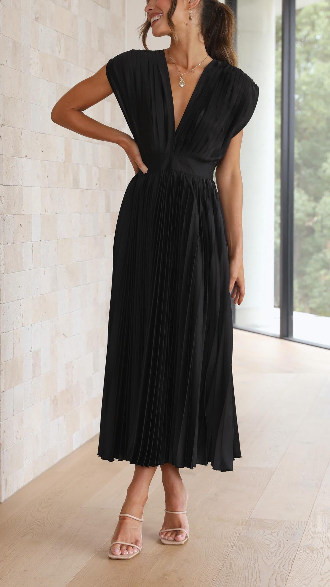 Robe Plissée "Eva" – Élégante à Col en V