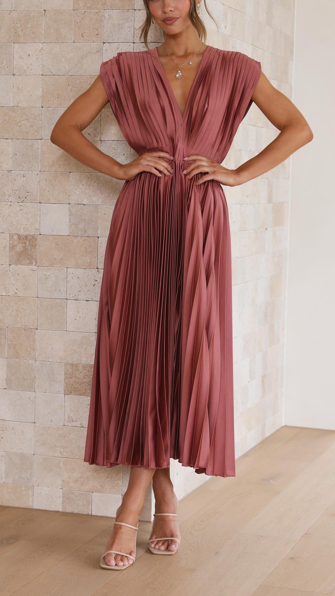 Robe Plissée "Eva" – Élégante à Col en V