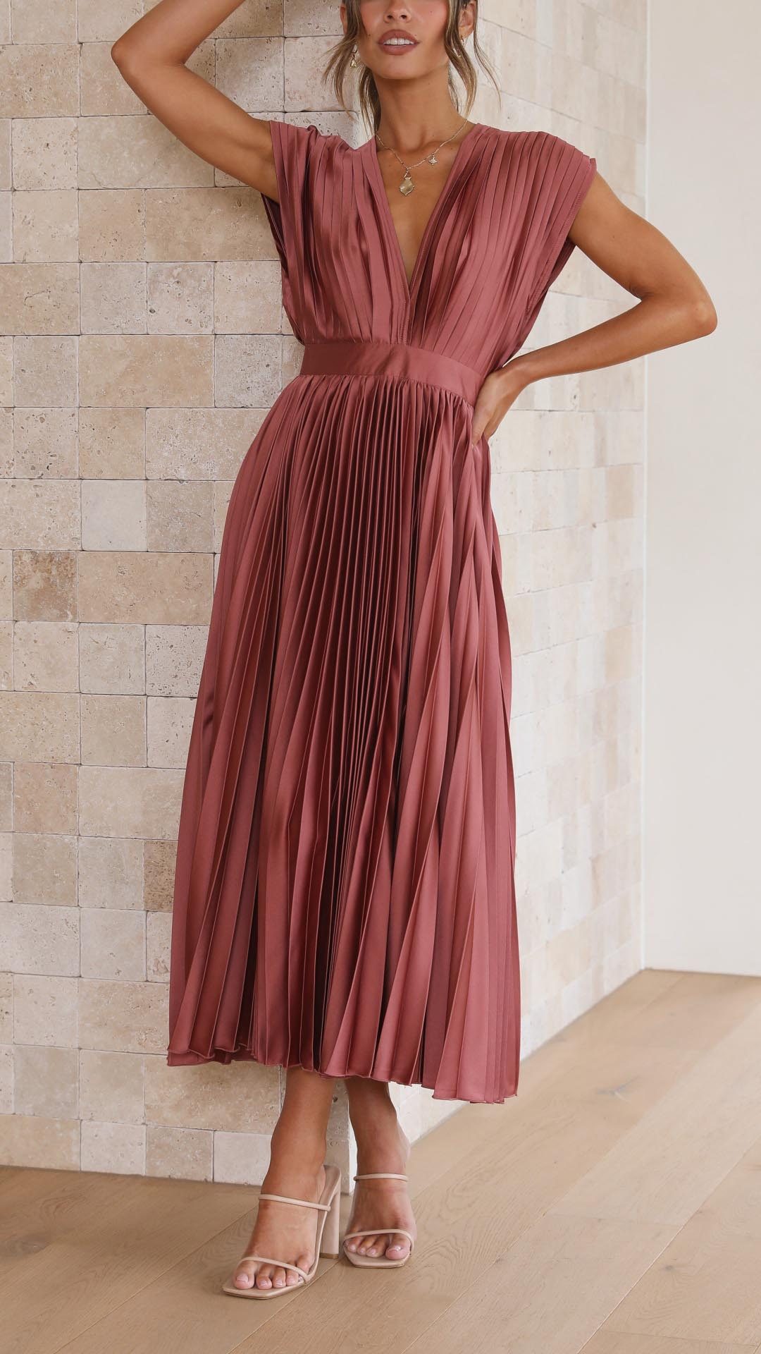 Robe Plissée "Eva" – Élégante à Col en V