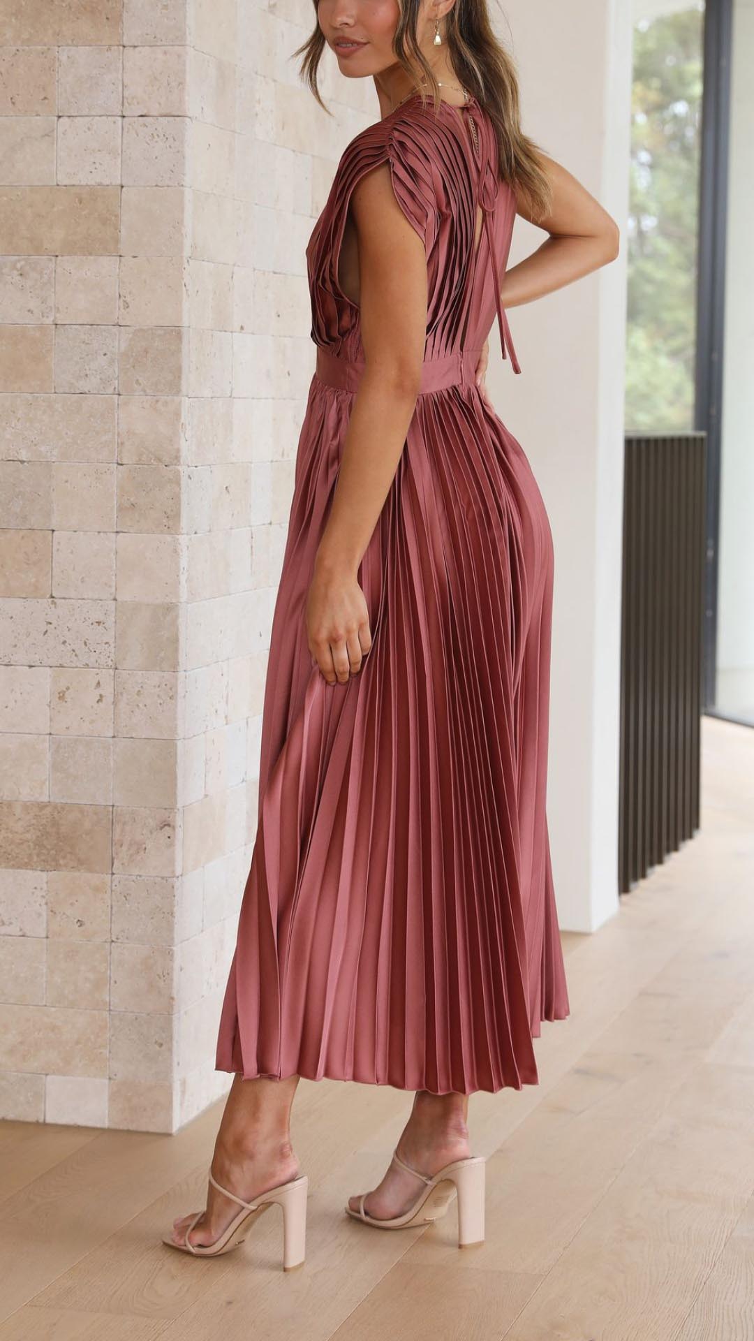Robe Plissée "Eva" – Élégante à Col en V