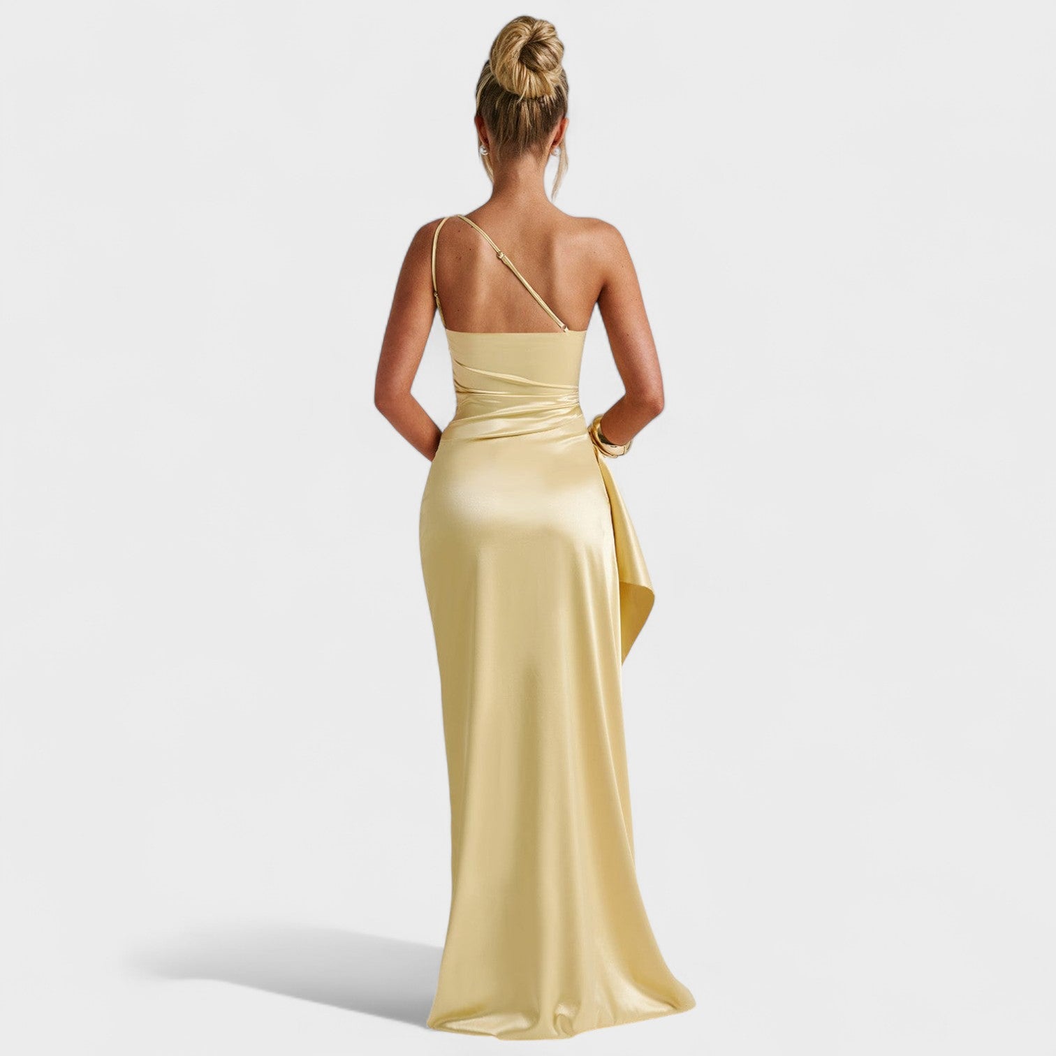 Robe en satin "Kerstin" – Asymétrique