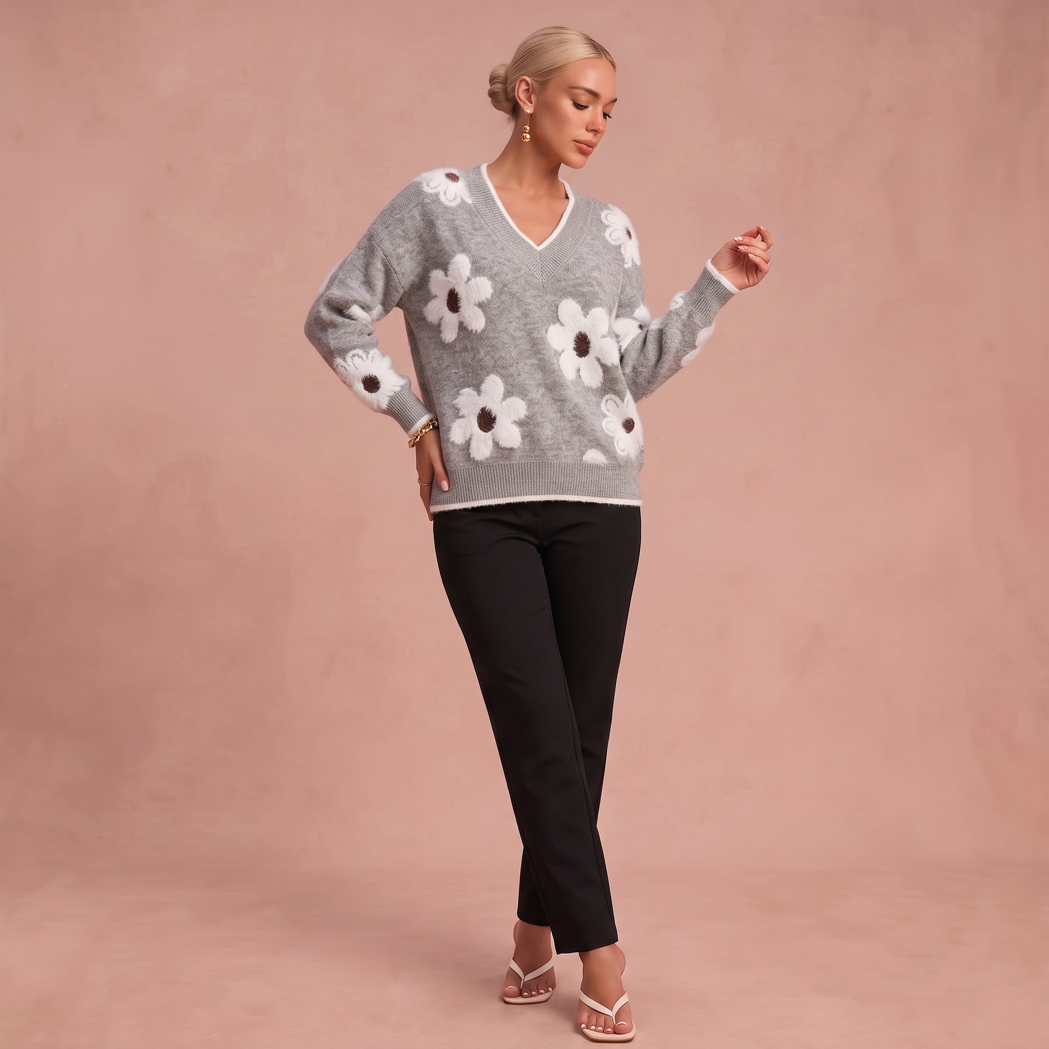 Trui "Astrid" – Bloemen met V-hals Grijs