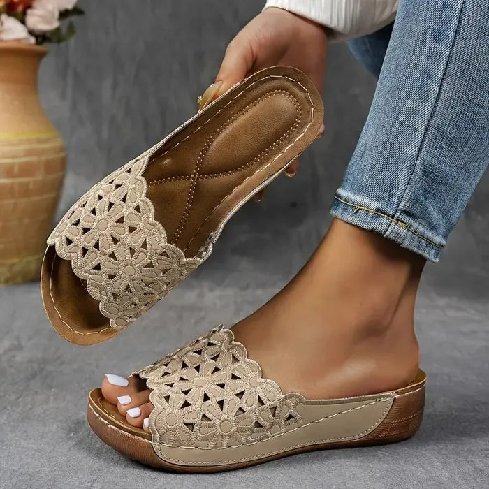 Ergonomische Sandalen "Irene" – Bloemuitsnijding